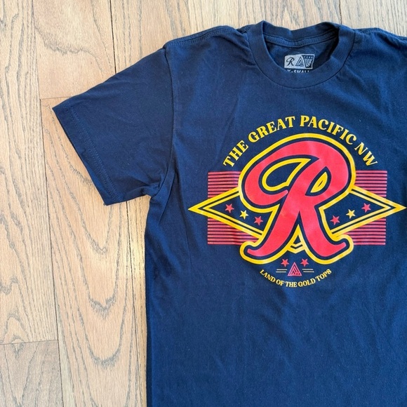 Rainier The Great Pacific NW Beer Graphic Navy T-Shirt Size X-Small - Picture 3 of 8